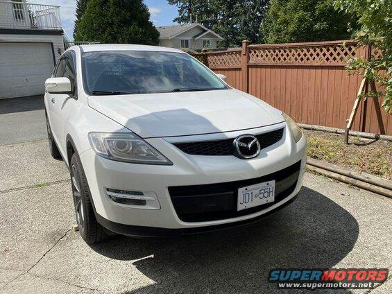 White 2009 Mazda CX-9 front 3/4 view parked on driveway