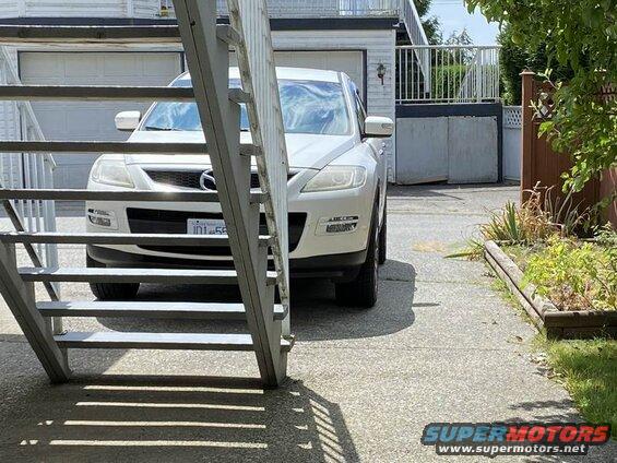 White 2009 Mazda CX-9 parked in driveway