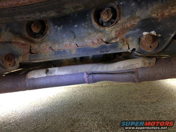 A few weeks back I removed these two broken heat shield clamps.