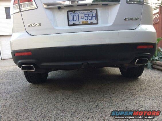 Rear view of a silver Mazda CX-9 with license plate JD1 55H.