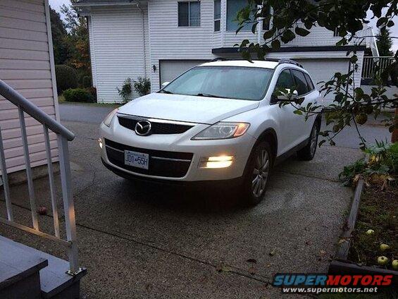 2009 Mazda CX-9 front view in driveway