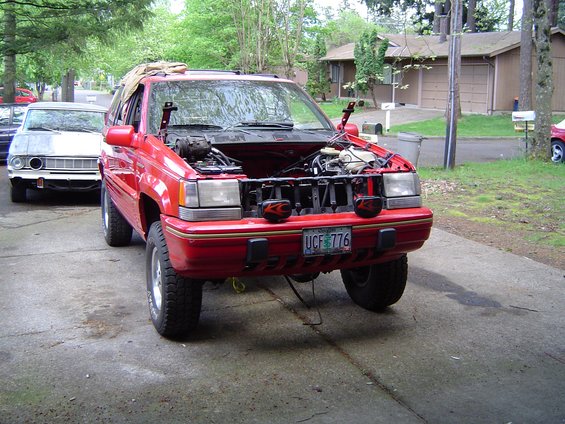 engine-installation-001.jpg Rolled the jeep out to the driveway to get ready