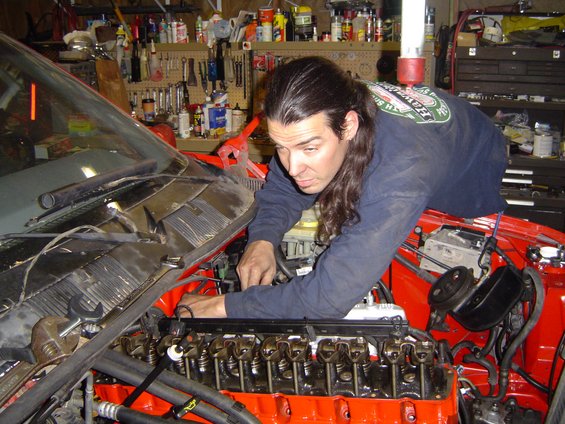 engine-installation-023.jpg Wow Check out my face...been a long day