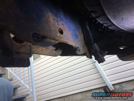 Antenna mounts to the hitch. I used new nuts-n-bolts as one of the old ones broke due to being rusty.