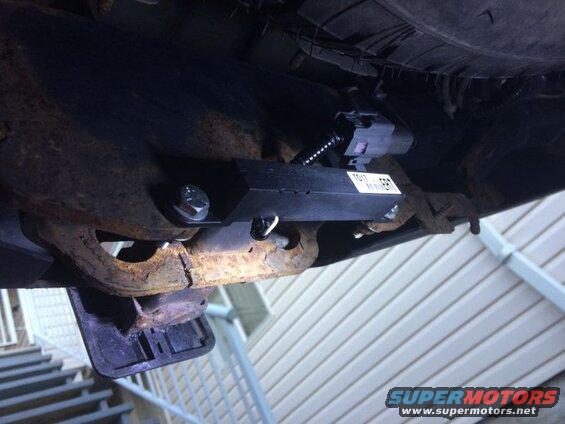 Antenna mounts to the hitch. I used new nuts-n-bolts as one of the old ones broke due to being rusty.