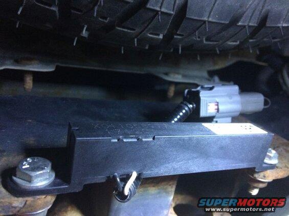 Antenna mounts to the hitch. I used new nuts-n-bolts as one of the old ones broke due to being rusty.