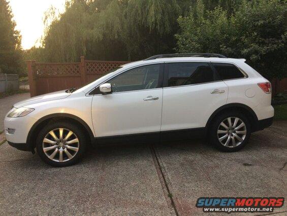 White 2009 Mazda CX-9 SUV parked on a driveway.