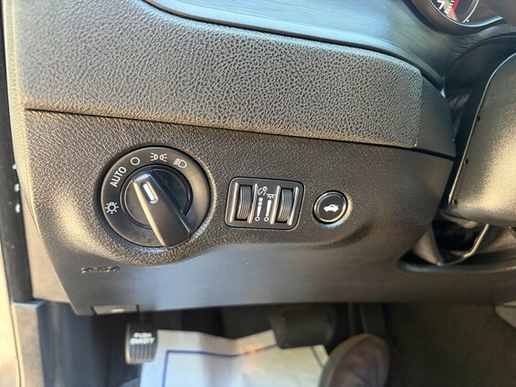 2001 Ford Crown Victoria photo