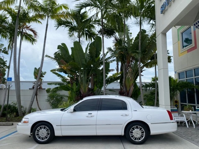 2010 Lincoln Town Car
