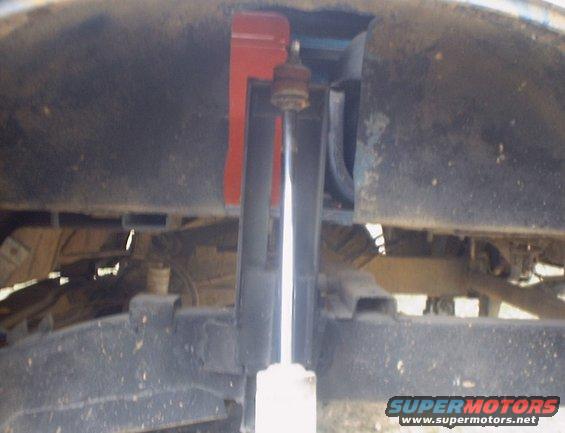Rear suspension components with red shock absorber mount