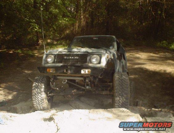 Suzuki Samurai off-road, front view, lifted suspension, large tires