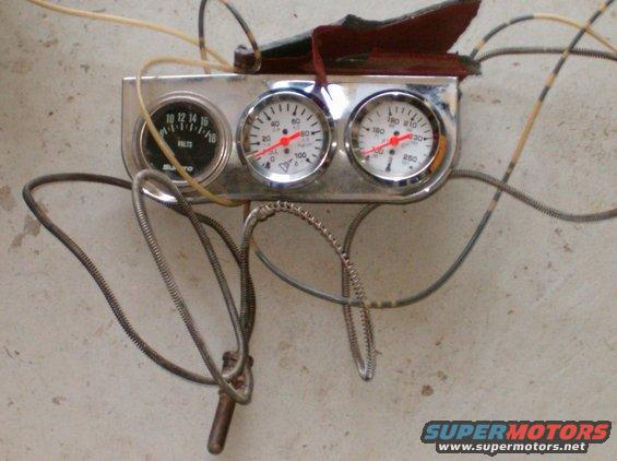 Gauges I found at the scrap yard.  
Oil pressure- works
Temp - dont think works
Volts - Works