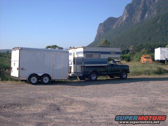 img00038.jpg This is the day the ol' Greenie had to rescue our '95 after it blew it's tranny pulling a pass.  The ol' Greenie came up, we loaded our camper onto it and hooked her up to the trailer and off we go!