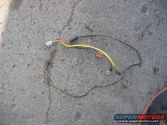 bunch-of-wires2.jpg These came from the Alternator power wire. To the big connecter that runs to the lights and into the truck.
