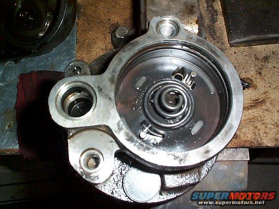 dcp01246.jpg This is the spring behind the retaining plate.