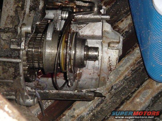 dsc00811.jpg the whole front  peice that bolted to the motor just separated from the rest of the t-case. Belive it or not i didnt romp on it!?!?!?