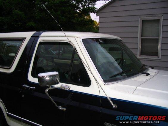 Two-tone 1984 Ford Bronco, driver's side 3/4 front view