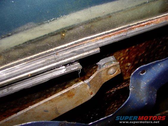 img_0180.jpg After the corner window, with it's frame, is out the big window is so loose in the door frame you just slide it off the square glide and out it comes.  Remember to put the window halfway down before disconnecting power.