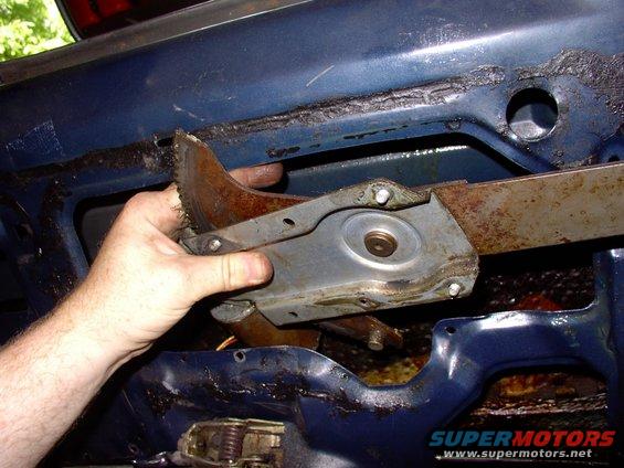 img_0184.jpg Look how easy those bolts and nuts were to remove. Forget putting rivets back, this way you can remove the window mechanism (like we're doing here) anytime you want.