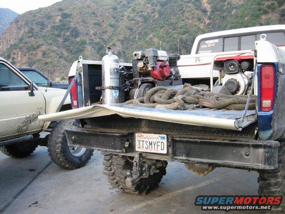 1101019_img.jpg heres the tail gate when we finally got it open