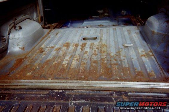 img26.jpg Close-up of the rust.