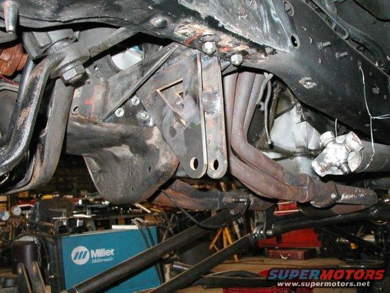 newsus01.jpg Panhard bracket for front 