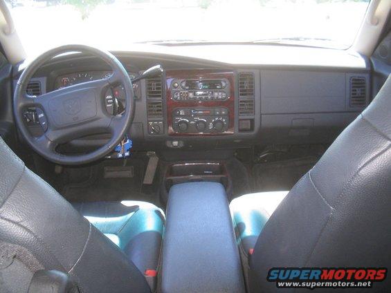 dodge3.jpg leather high back 8-way heated leather seats, overhead console, AM/FM/cassette/ CD/EQ, dual climate control...