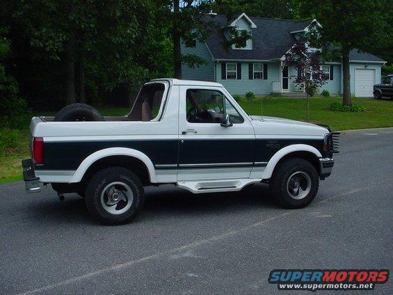 White and dark blue 1995 Ford Bronco side view