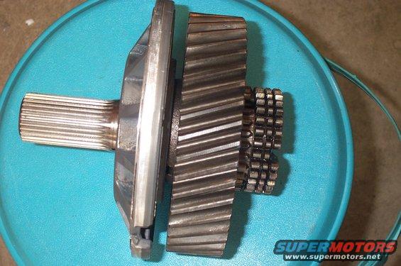 Output shaft mounted in the gear.