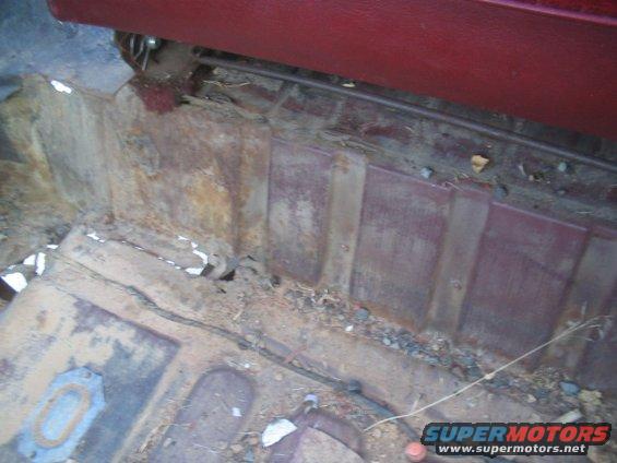 img_1680.jpg below rear seat