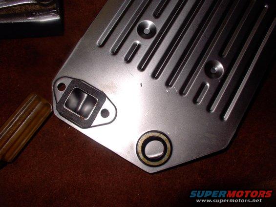 img_0590.jpg Speak of the devil, there it is.  I stick the cork gasket on with a little sealant or glue just to hold it still as you're usually twisting the filter a bit to get the round seal onto the snout.