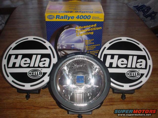 dsc00001.jpg 3 Hella Rallye 4000's
2 Euro Beam
1 Pencil Beam