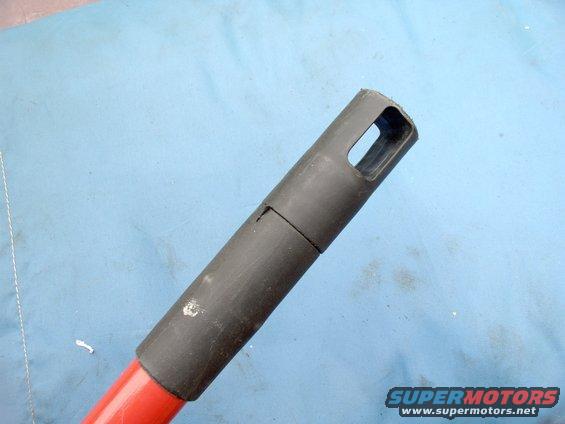 The ends swivel as well as twist thanks to the adjustable length. 