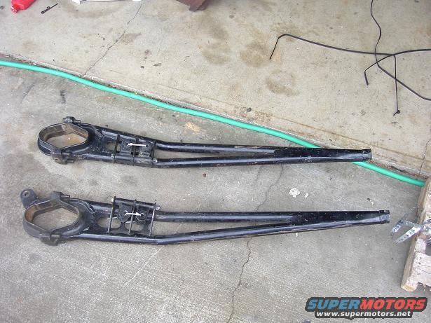 radius.jpg my new radius arms  48" long with a 27* kicker in it for tire clearance