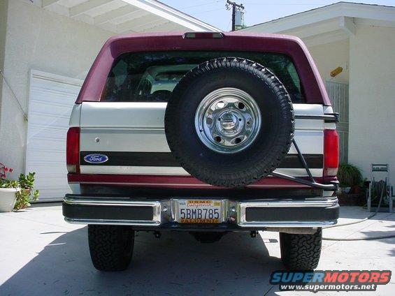 1994 Ford Bronco rear view, showing spare tire mounted on tailgate