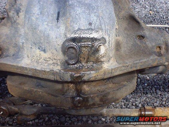 Differential housing with visible casting marks