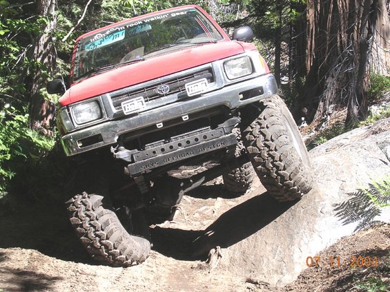 jbflex.jpg Heading out Sunday, we stopped to let steve flex out the new suspension alittle bit