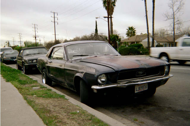 1st-week-68-front-pass.jpg Thats my '85 gt parked behind it!