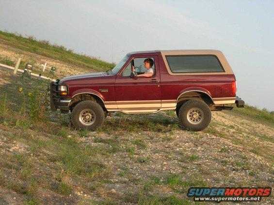 bronco15.jpg optical illusion (actually a steep hill) 