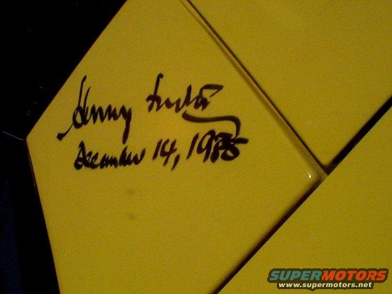 Autograph and date, December 14, 1985, on a yellow surface