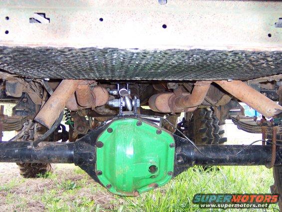 000_0063.jpg Rear end, gas tank skid, POS traction bar