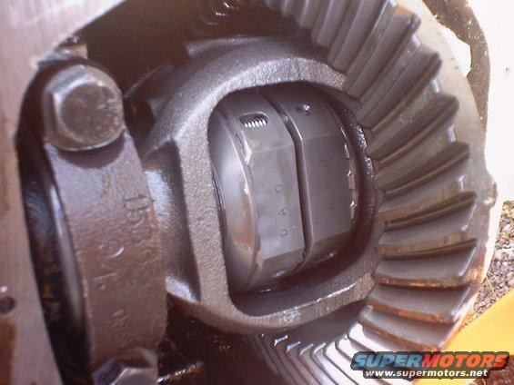 Close-up of differential gears and locker mechanism. Some text is visible on the housing