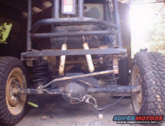 Off-road vehicle rear axle and suspension components with large tires