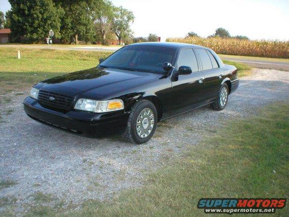 Black sedan, 3/4 front view
