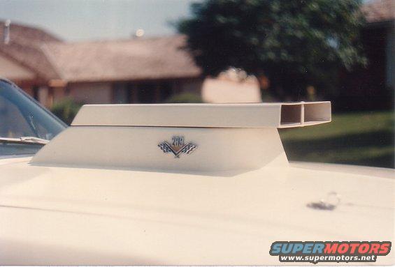 White 1968 Ford Mustang hood scoop with a 289 badge, viewed from the front