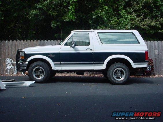 1995 Ford Bronco, two-tone white and dark blue, side view