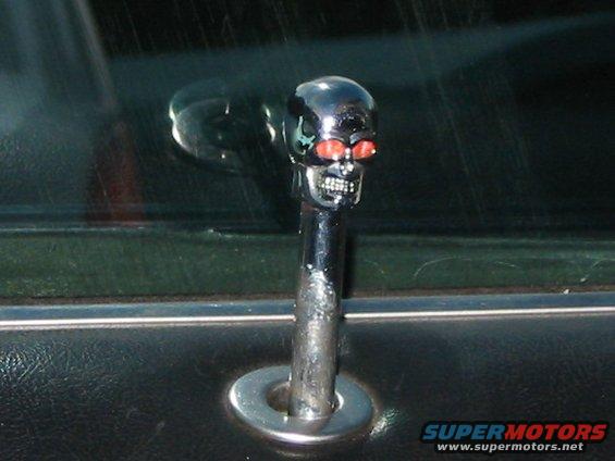 skull door lock knob with red eyes