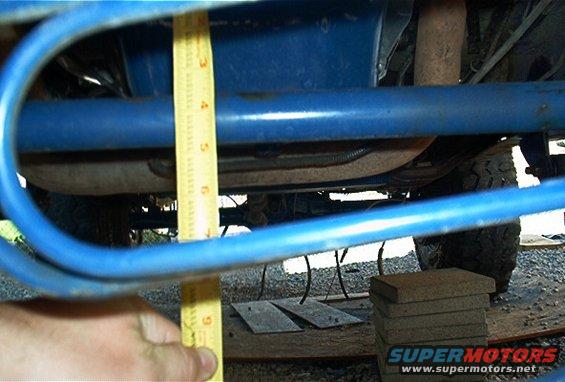 im000698.jpg After chopping the xmember this is all the space I have left between the tie rod and the oil pan.  About 3 1/2"