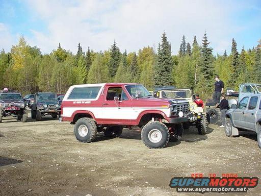 1095561184_b_29_vehicle_recovery_010.jpg The Gang preparing for the cleanup.
