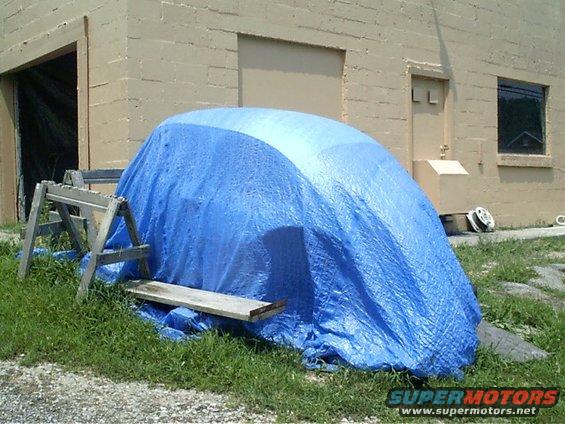 chillin.jpg Body under the tarp... outside "Ye Olde Garage"